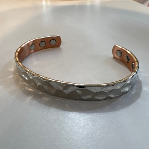 Brazalete de plata y cobre martillado